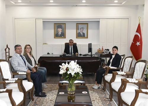 Kaymakamımız Sayın Mahmut Nedim TUNÇER, Dokuz Eylül Üniversitesi Fen Fakültesi Dekanı Prof. Dr. Aylin ALIN, Dekan Yrd. Doç. Dr. Mine ..