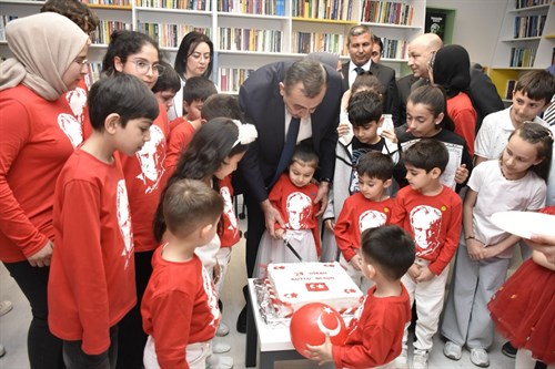 Kaymakamımız Sayın Mahmut Nedim TUNÇER, 23 Nisan Ulusal Egemenlik Ve Çocuk Bayramı dolayısıyla İlçemiz Sosyal Dayanışma ve Yardımlaşma..