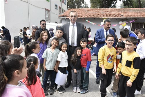 Kaymakamımız Sayın Mahmut Nedim TUNÇER, İrfan Nadir İlkokulunda düzenlenen Kermes ve Bahar Şenliği programına katılım sağladı.