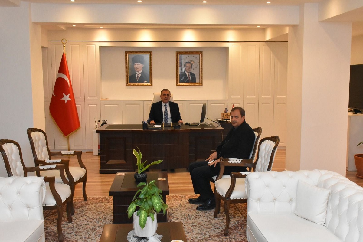 Kaymakamımız Sayın Mahmut Nedim TUNÇER, İlçe Milli Eğitim Müdürlüğü Şb. Müdürü Yaşar POLAT’ın ziyaretini makamında kabul etti.