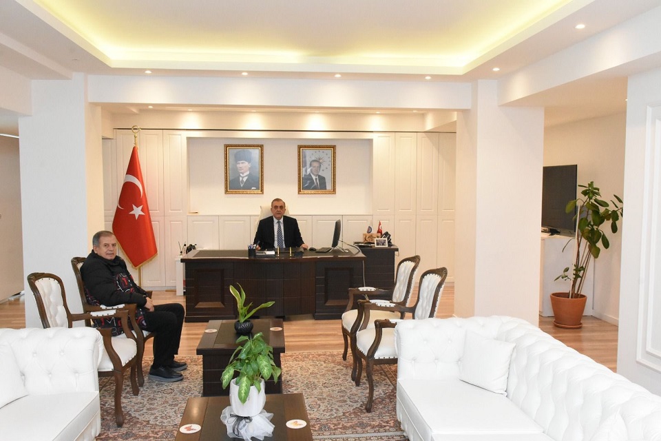 Kaymakamımız Sayın Mahmut Nedim TUNÇER, İş İnsanı Mehmet Ali TAHTALI’ nın ziyaretini makamında kabul etti.