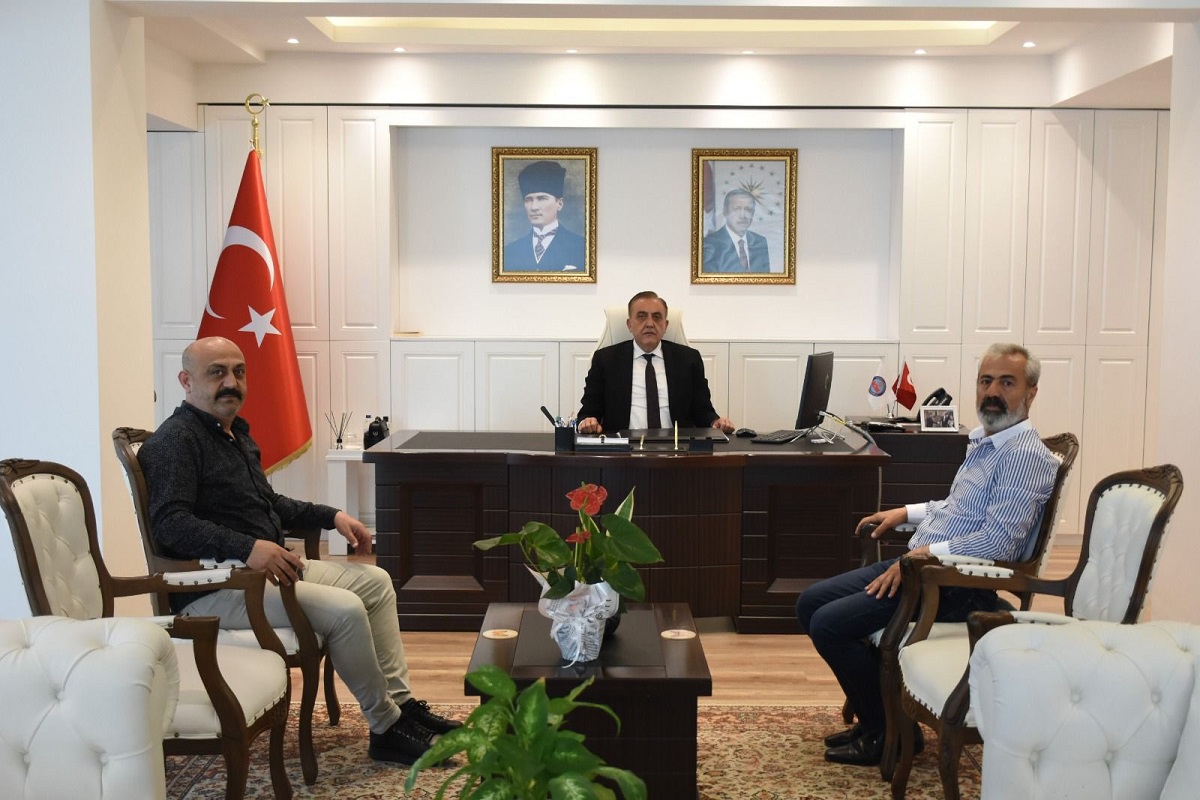 Kaymakamımız Sayın Mahmut Nedim TUNÇER, Ak Parti Buca İlçe Yönetim Kurulu Üyesi Cevdet GÖKDOĞAN ve beraberinde İş İnsanı Engin EMREM'in..