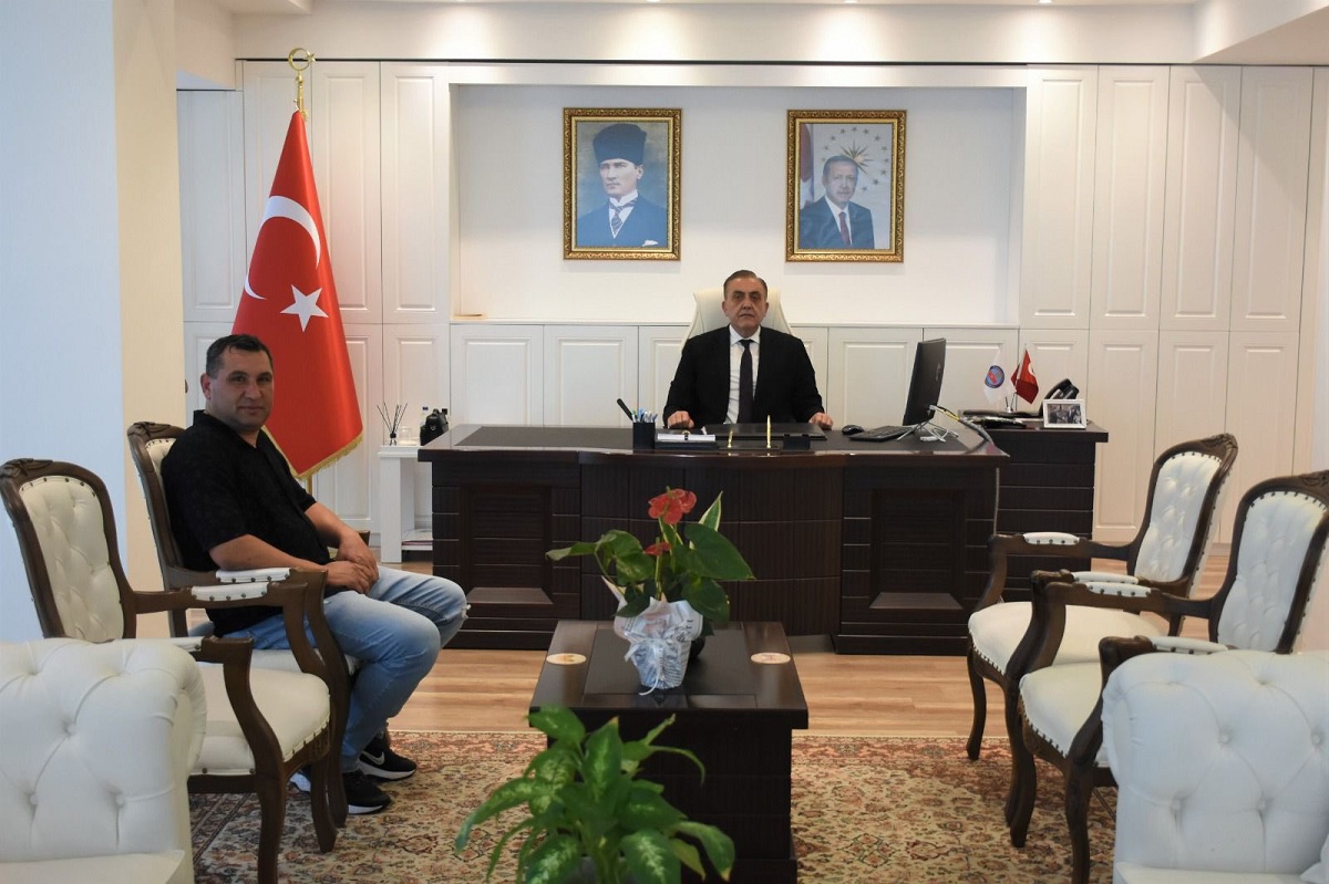 Kaymakamımız Sayın Mahmut Nedim TUNÇER, Göksu Romanlar Derneği Başkanı Aşkın ELEKÇİ' nin ziyaretini makamında kabul etti.